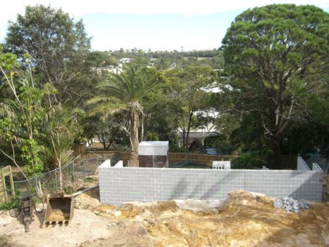 Building of retaining wall